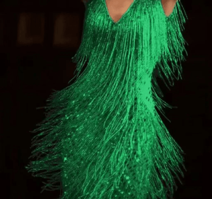 Robe de soirée à sequins et franges Lotte pour femme | Décolleté en V profond, dos nu, design glamour 3