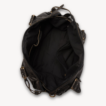 Sac à main Lola en cuir noir pour femme | Style décontracté avec poches zippées et design résistant 4